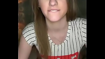 Atemberaubende Blonde Sexbombe Wird In Einem Heißen Video Frech