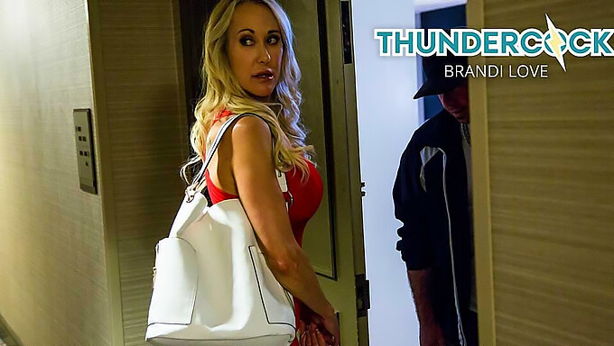 Milf Brandi Love Gibt Einen Verführerischen Blowjob Und Bekommt Eine Gesichtsbehandlung